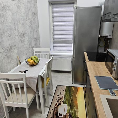 Garsoniera Gabrielle Apartment Brasov Bagian luar foto